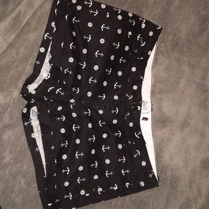 SO black pattern shorts